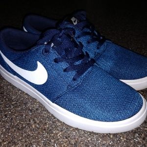 Nike tennis shoes